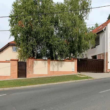 Topolino Apartman *